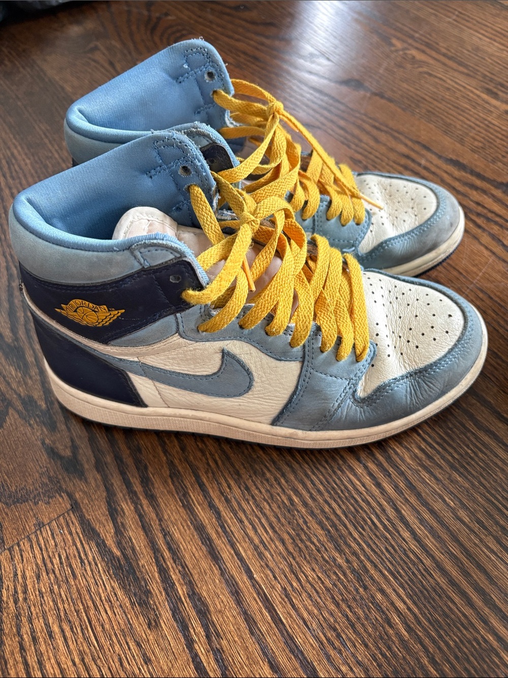 Nike Kids High-Top Sneakers in Light Blue, Navy & White with Yellow Laces